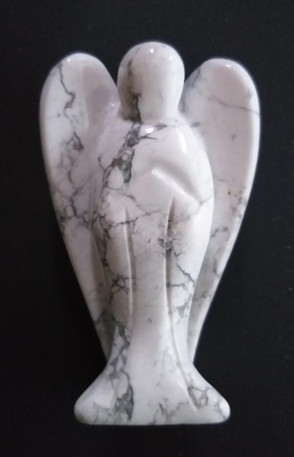 Ange Howlite