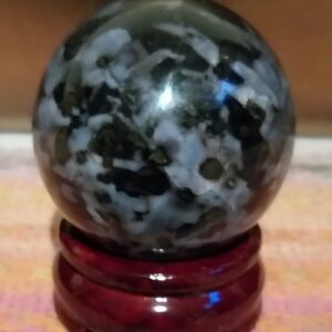 Sphère Gabbro (Merlinite)